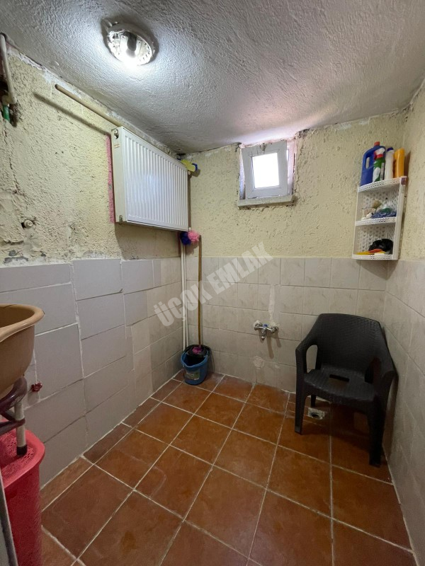  AFYON ÜÇOK EMLAKTAN MAREŞAL F ÇAKMAK MAH SATILIK BODRUM+2 KATLI FIRSAT BİNA