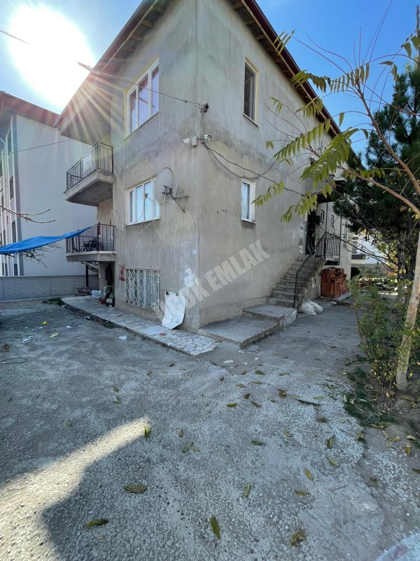  AFYON ÜÇOK EMLAKTAN MAREŞAL F ÇAKMAK MAH SATILIK BODRUM+2 KATLI FIRSAT BİNA