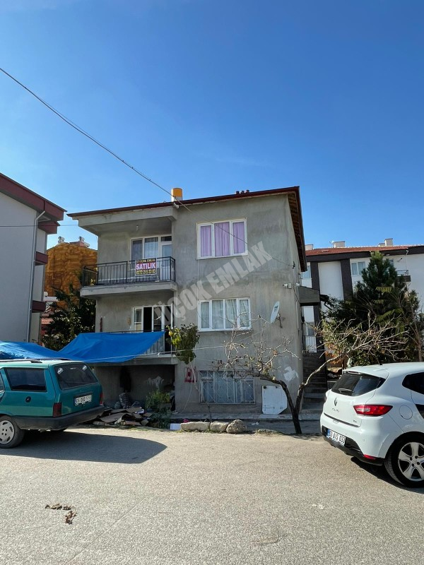  AFYON ÜÇOK EMLAKTAN MAREŞAL F ÇAKMAK MAH SATILIK BODRUM+2 KATLI FIRSAT BİNA
