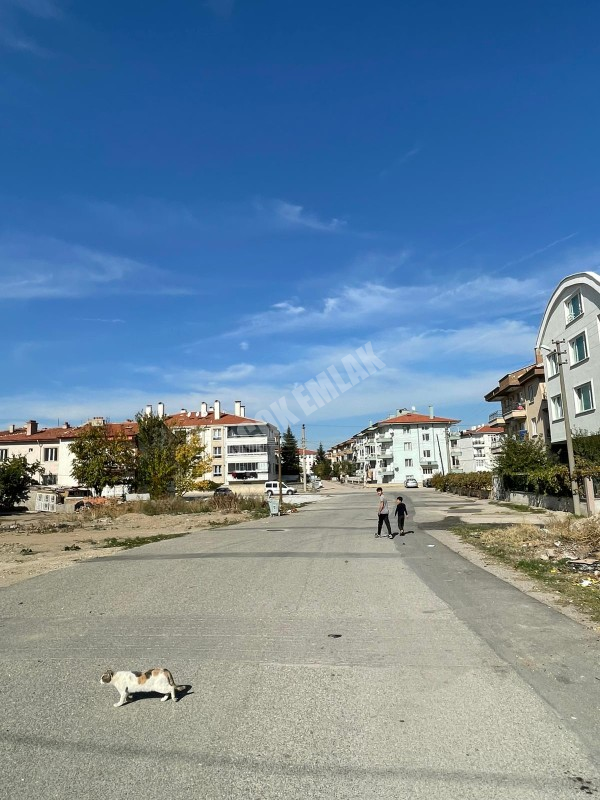  AFYON ÜÇOK EMLAKTAN MAREŞAL F ÇAKMAK MAH SATILIK BODRUM+2 KATLI FIRSAT BİNA