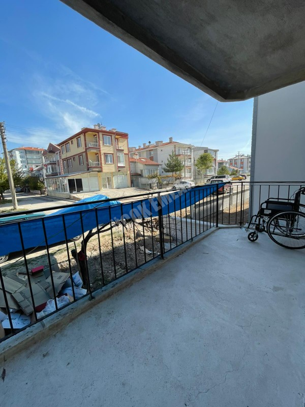  AFYON ÜÇOK EMLAKTAN MAREŞAL F ÇAKMAK MAH SATILIK BODRUM+2 KATLI FIRSAT BİNA