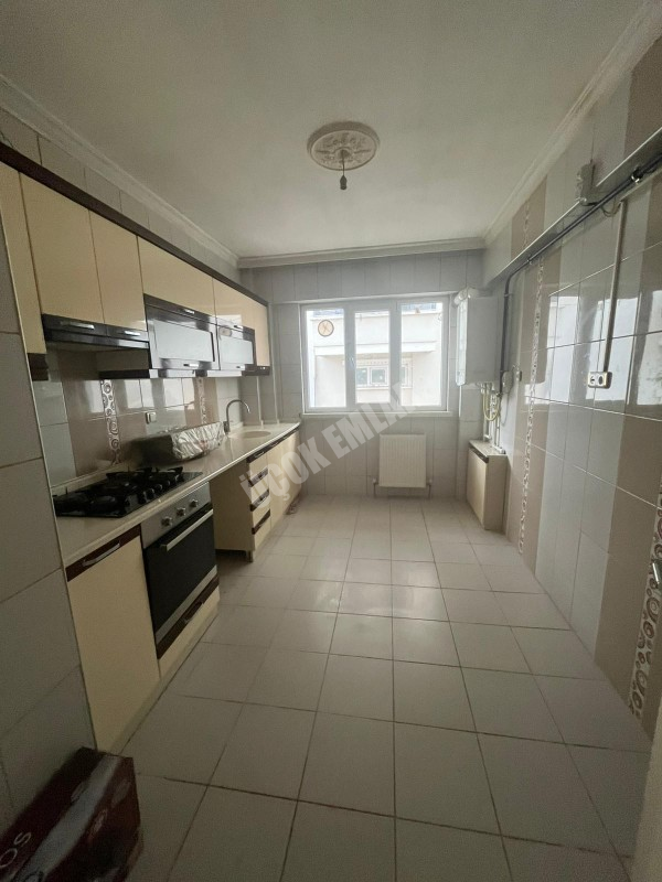 AFYON ÜÇOK EMLAKTAN FATİH MAH TEMİZ BAKIMLI 3+1 KİRALIK DAİRE