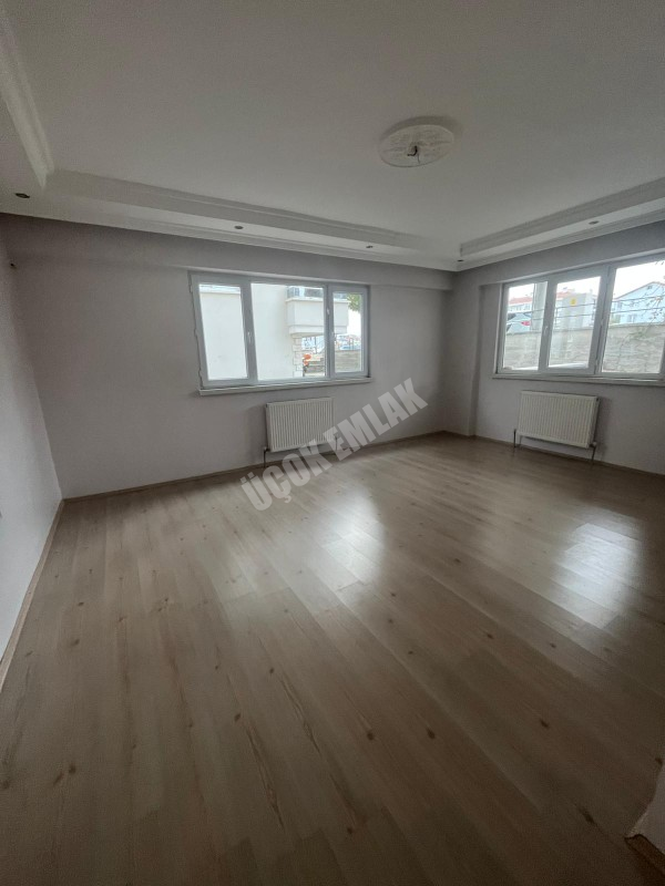 AFYON ÜÇOK EMLAKTAN FATİH MAH TEMİZ BAKIMLI 3+1 KİRALIK DAİRE