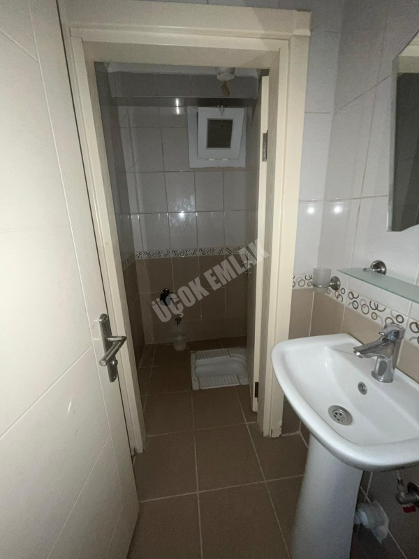 AFYON ÜÇOK EMLAKTAN FATİH MAH TEMİZ BAKIMLI 3+1 KİRALIK DAİRE