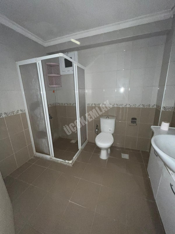 AFYON ÜÇOK EMLAKTAN FATİH MAH TEMİZ BAKIMLI 3+1 KİRALIK DAİRE