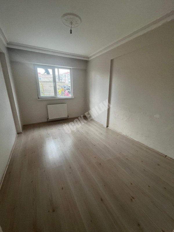 AFYON ÜÇOK EMLAKTAN FATİH MAH TEMİZ BAKIMLI 3+1 KİRALIK DAİRE