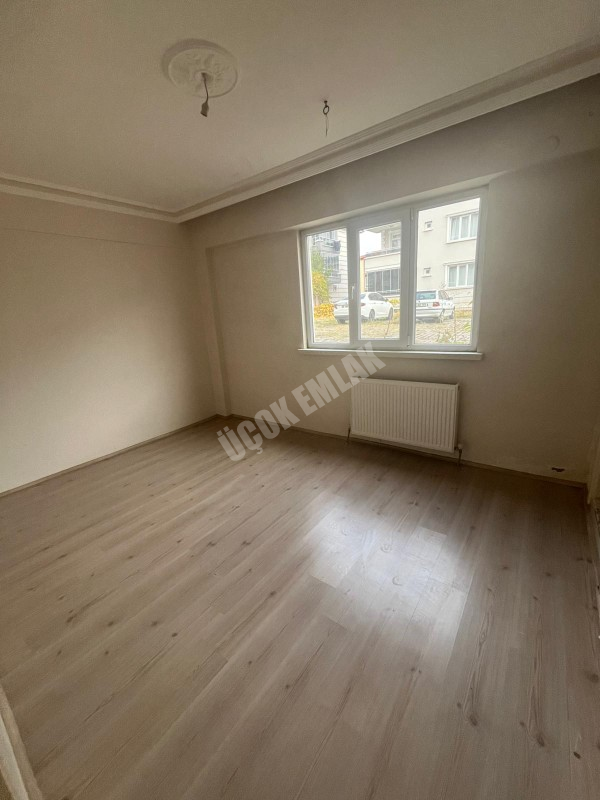 AFYON ÜÇOK EMLAKTAN FATİH MAH TEMİZ BAKIMLI 3+1 KİRALIK DAİRE