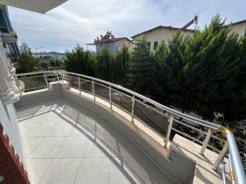 DİDİM ALTINKUM MAHALLESİNDE DENİZE YÜRÜME MESAFESİNDE ,DOĞA MANZARALI | HAVUZLU SİTEDE EŞYALI AYRI MUTFAKLI  SATILIK 2+1 DAİRE