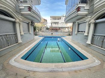 DİDİM ALTINKUM MAHALLESİNDE DENİZE YÜRÜME MESAFESİNDE ,DOĞA MANZARALI | HAVUZLU SİTEDE EŞYALI AYRI MUTFAKLI  SATILIK 2+1 DAİRE