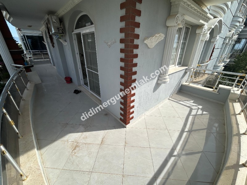 DİDİM ALTINKUM MAHALLESİNDE DENİZE YÜRÜME MESAFESİNDE ,DOĞA MANZARALI | HAVUZLU SİTEDE EŞYALI AYRI MUTFAKLI  SATILIK 2+1 DAİRE