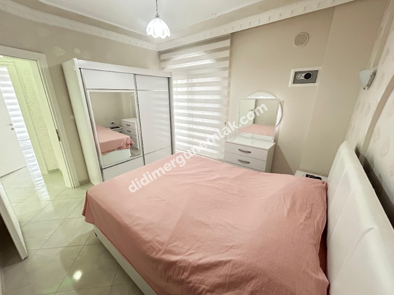 DİDİM ALTINKUM MAHALLESİNDE DENİZE YÜRÜME MESAFESİNDE ,DOĞA MANZARALI | HAVUZLU SİTEDE EŞYALI AYRI MUTFAKLI  SATILIK 2+1 DAİRE