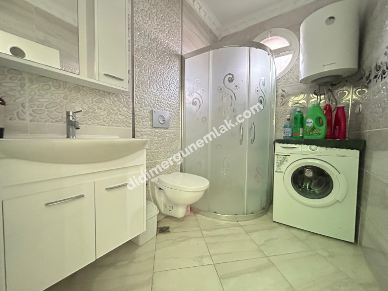 DİDİM ALTINKUM MAHALLESİNDE DENİZE YÜRÜME MESAFESİNDE ,DOĞA MANZARALI | HAVUZLU SİTEDE EŞYALI AYRI MUTFAKLI  SATILIK 2+1 DAİRE