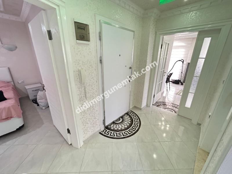 DİDİM ALTINKUM MAHALLESİNDE DENİZE YÜRÜME MESAFESİNDE ,DOĞA MANZARALI | HAVUZLU SİTEDE EŞYALI AYRI MUTFAKLI  SATILIK 2+1 DAİRE