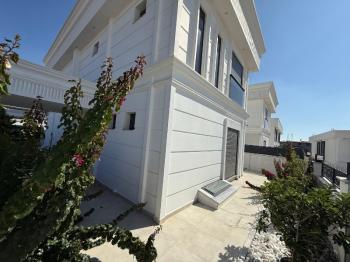 Didim'de Eşyalı Saunalı Hamamlı Eşyalı Satılık Villa