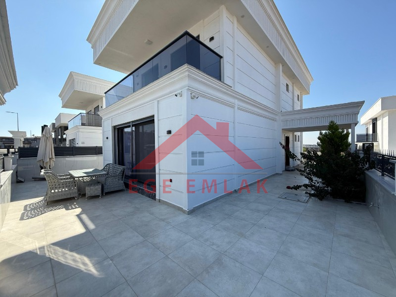 Didim'de Eşyalı Saunalı Hamamlı Eşyalı Satılık Villa