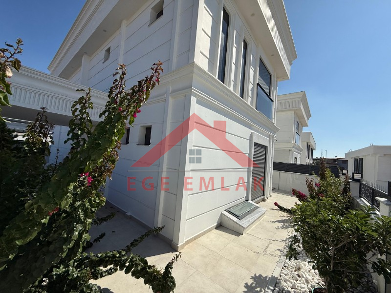 Didim'de Eşyalı Saunalı Hamamlı Eşyalı Satılık Villa
