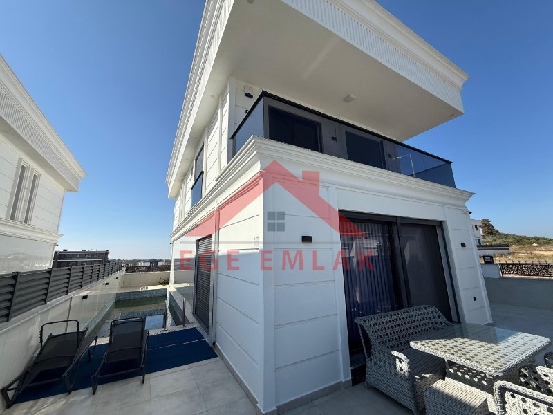 Didim'de Eşyalı Saunalı Hamamlı Eşyalı Satılık Villa