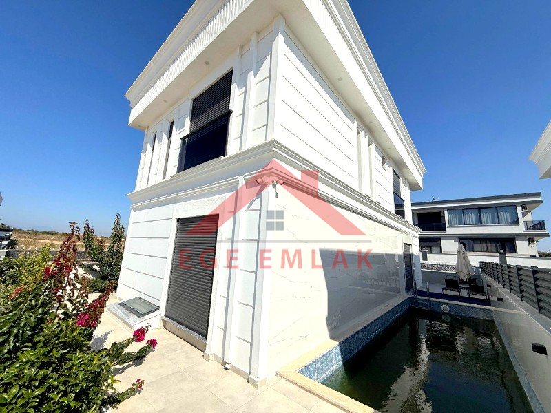 Didim'de Eşyalı Saunalı Hamamlı Eşyalı Satılık Villa