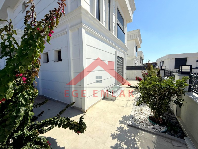 Didim'de Eşyalı Saunalı Hamamlı Eşyalı Satılık Villa