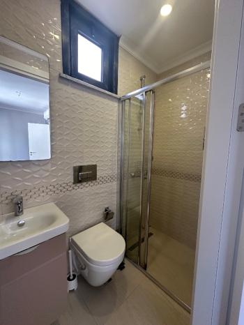 FENERBAHÇE SAHİL TARAFINDA PARKA BAKAN BİNADA 3+1 KİRALIK DAİRE