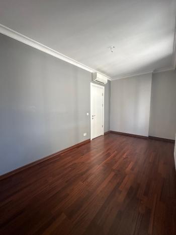 FENERBAHÇE SAHİL TARAFINDA PARKA BAKAN BİNADA 3+1 KİRALIK DAİRE