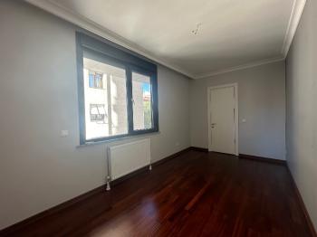 FENERBAHÇE SAHİL TARAFINDA PARKA BAKAN BİNADA 3+1 KİRALIK DAİRE