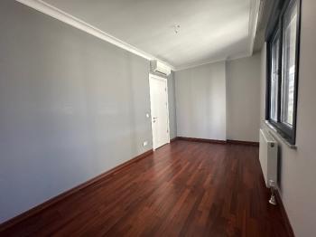 FENERBAHÇE SAHİL TARAFINDA PARKA BAKAN BİNADA 3+1 KİRALIK DAİRE