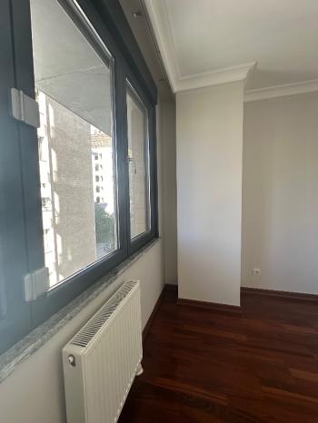 FENERBAHÇE SAHİL TARAFINDA PARKA BAKAN BİNADA 3+1 KİRALIK DAİRE