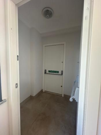 FENERBAHÇE SAHİL TARAFINDA PARKA BAKAN BİNADA 3+1 KİRALIK DAİRE