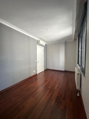 FENERBAHÇE SAHİL TARAFINDA PARKA BAKAN BİNADA 3+1 KİRALIK DAİRE