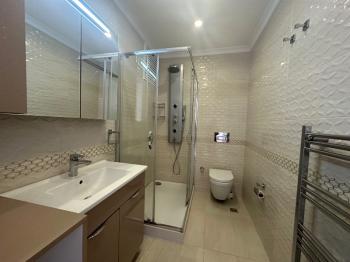 FENERBAHÇE SAHİL TARAFINDA PARKA BAKAN BİNADA 3+1 KİRALIK DAİRE