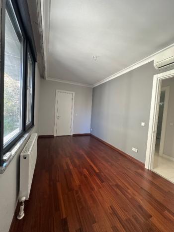 FENERBAHÇE SAHİL TARAFINDA PARKA BAKAN BİNADA 3+1 KİRALIK DAİRE