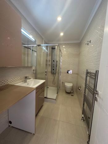 FENERBAHÇE SAHİL TARAFINDA PARKA BAKAN BİNADA 3+1 KİRALIK DAİRE