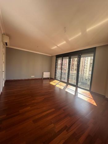 FENERBAHÇE SAHİL TARAFINDA PARKA BAKAN BİNADA 3+1 KİRALIK DAİRE