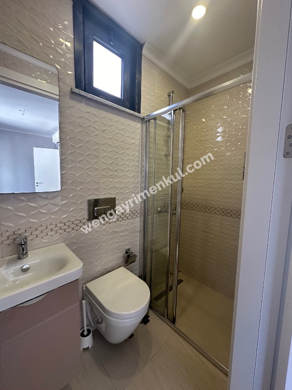 FENERBAHÇE SAHİL TARAFINDA PARKA BAKAN BİNADA 3+1 KİRALIK DAİRE