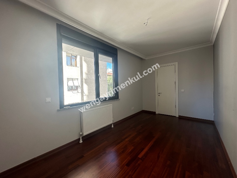 FENERBAHÇE SAHİL TARAFINDA PARKA BAKAN BİNADA 3+1 KİRALIK DAİRE