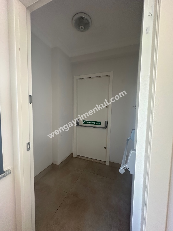 FENERBAHÇE SAHİL TARAFINDA PARKA BAKAN BİNADA 3+1 KİRALIK DAİRE