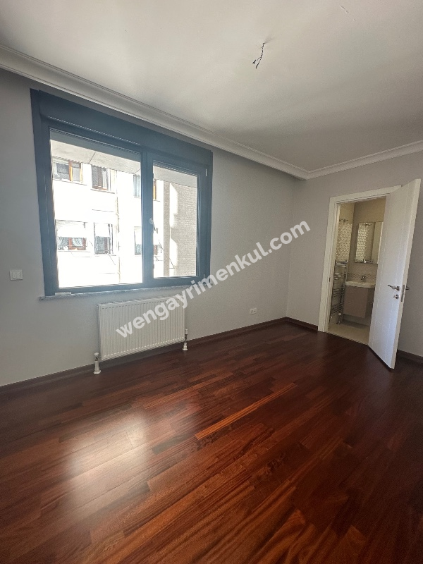 FENERBAHÇE SAHİL TARAFINDA PARKA BAKAN BİNADA 3+1 KİRALIK DAİRE