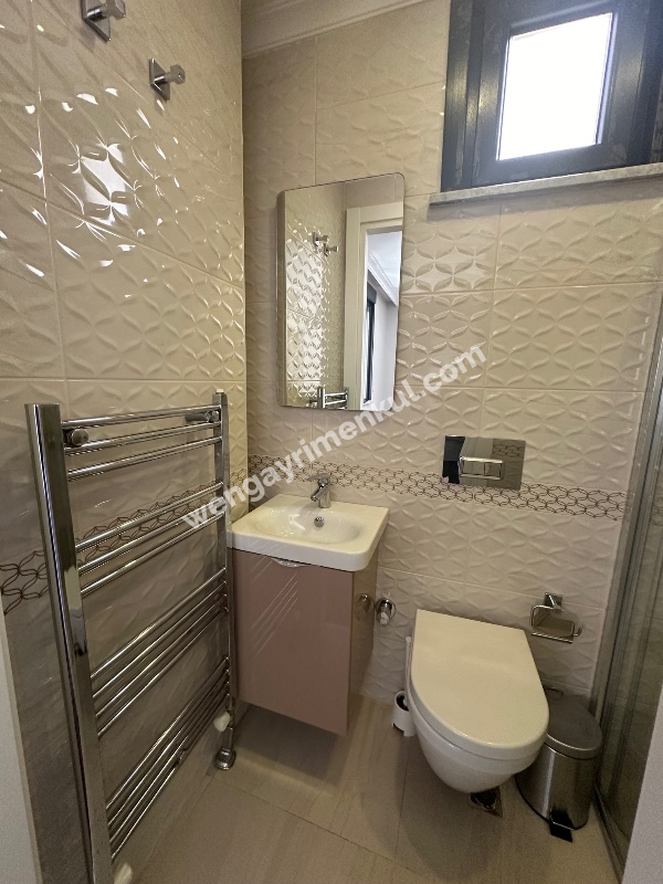 FENERBAHÇE SAHİL TARAFINDA PARKA BAKAN BİNADA 3+1 KİRALIK DAİRE