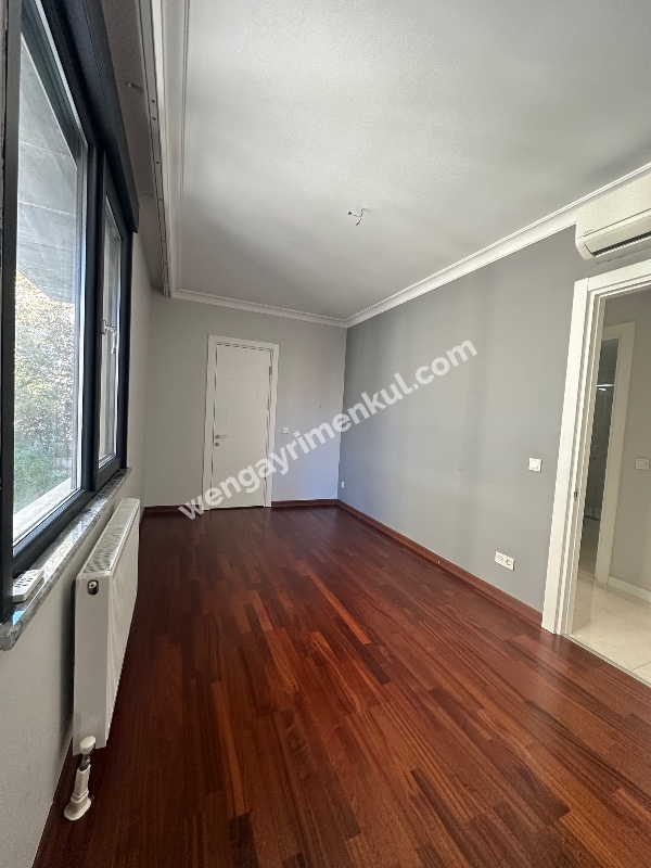 FENERBAHÇE SAHİL TARAFINDA PARKA BAKAN BİNADA 3+1 KİRALIK DAİRE