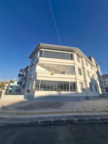 GÜVENAY - ÇORUM GÜLABİBEY ERTUĞRUL GAZİ İLKOKULU ARKASI 3+1 SATILIK DAİRE 