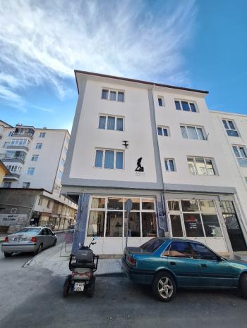 ÇORUM ESNAF EVLERİ YÜZÜNCÜ YIL ARKASI ✅ACİL SATILIK ✅EMSALLERİNE GÖRE UYGUN FİYATLI 2+1 DAİRE