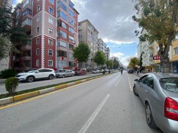 GÜVENAY - ÇORUM KARAKEÇİLİ FATİH CADDESİ ÜZERİ GENİŞ KİRALIK 3+1 DAİRE