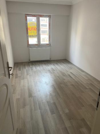 GÜVENAY - ÇORUM KALE MAHALLESİ LOZANEVLER ARKASI SATILIK DAİRE 