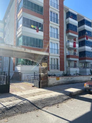 GÜVENAY - ÇORUM KALE MAHALLESİ LOZANEVLER ARKASI SATILIK DAİRE 