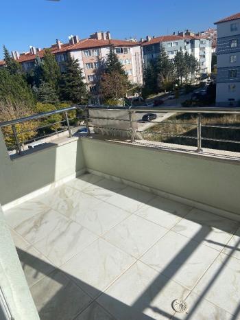 GÜVENAY - ÇORUM KALE MAHALLESİ LOZANEVLER ARKASI SATILIK DAİRE 