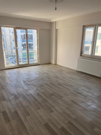 GÜVENAY - ÇORUM KALE MAHALLESİ LOZANEVLER ARKASI SATILIK DAİRE 