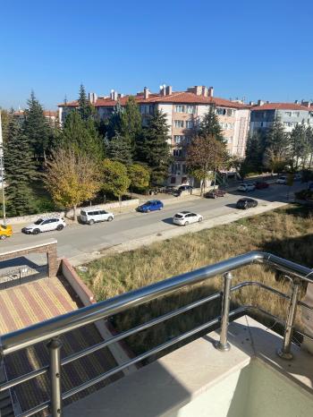 GÜVENAY - ÇORUM KALE MAHALLESİ LOZANEVLER ARKASI SATILIK DAİRE 