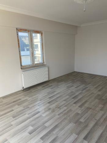 GÜVENAY - ÇORUM KALE MAHALLESİ LOZANEVLER ARKASI SATILIK DAİRE 
