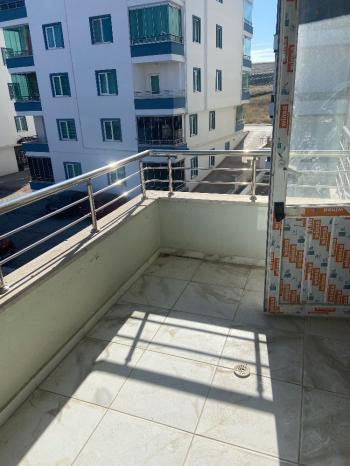 GÜVENAY - ÇORUM KALE MAHALLESİ LOZANEVLER ARKASI SATILIK DAİRE 